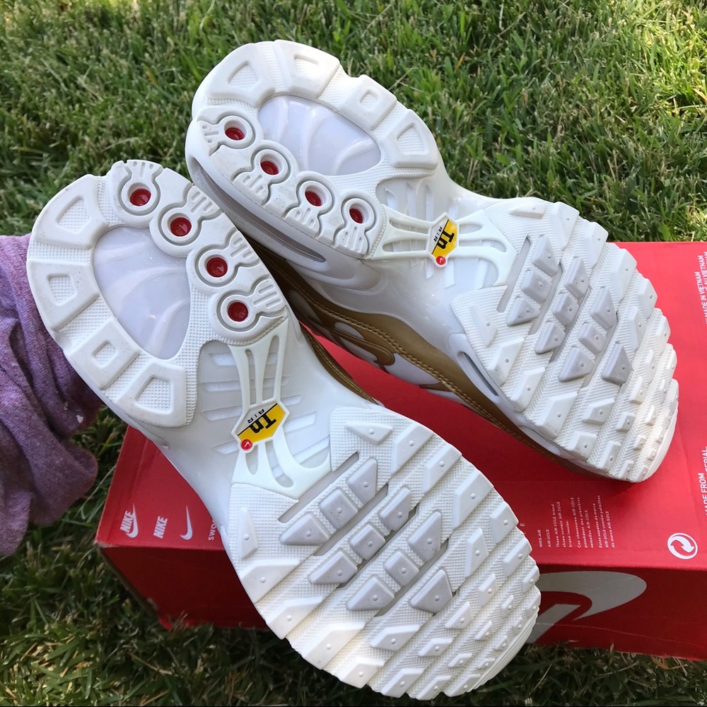 NWOB NIKE AIR MAX PLUS WOMENS SIZE 7.5 - Picture 8 of 11